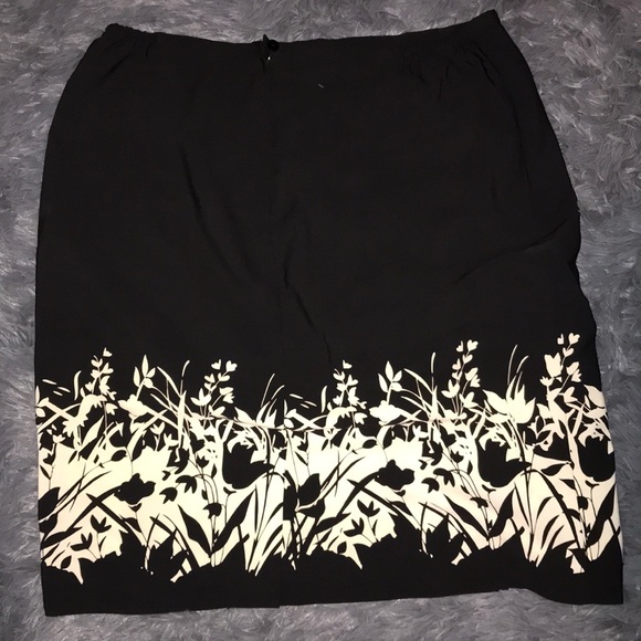 Black skirt - Picture 2 of 3